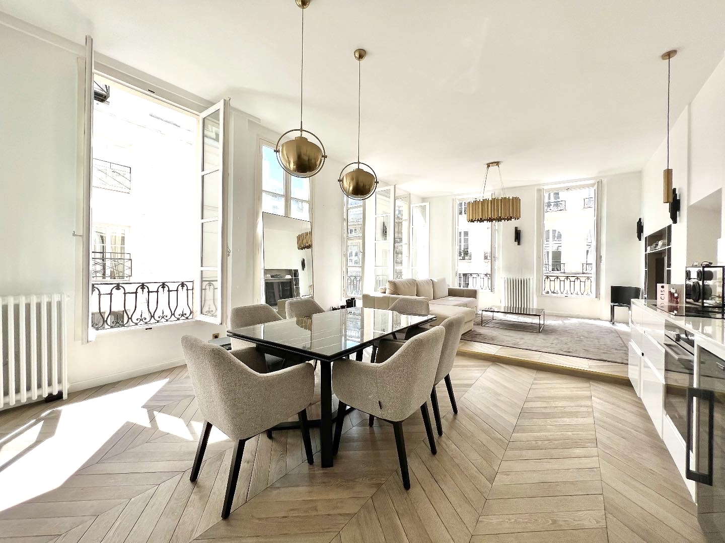 9336DDA5-50F1-4877-957B-0DC0C3C5E66E